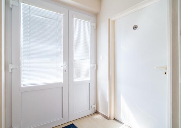 Na predaj rozsiahly investičný pozemok s polyfunkčným domom