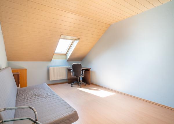 Na predaj rozsiahly investičný pozemok s polyfunkčným domom