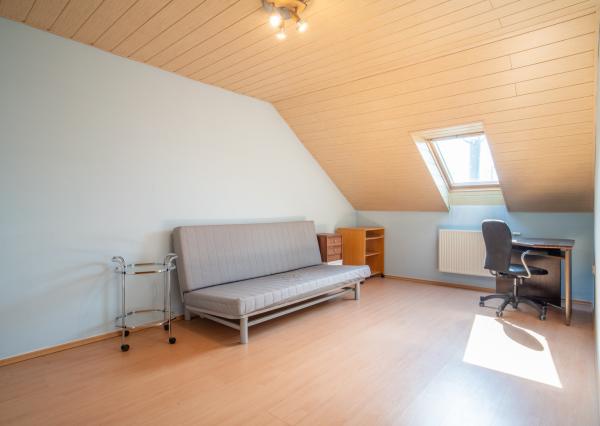 Na predaj rozsiahly investičný pozemok s polyfunkčným domom