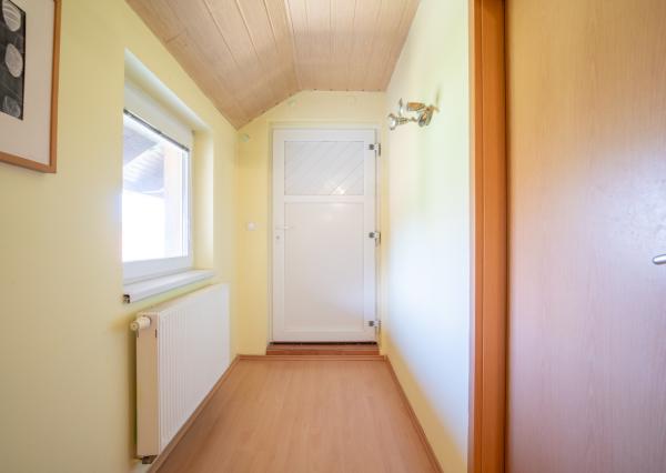 Na predaj rozsiahly investičný pozemok s polyfunkčným domom