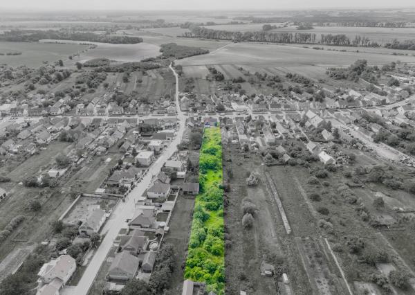 Na predaj rozsiahly investičný pozemok s polyfunkčným domom