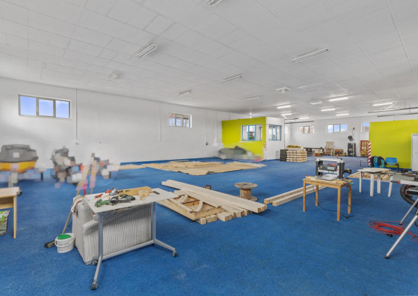 Na predaj investičná priemyselná hala v obci Trnávka