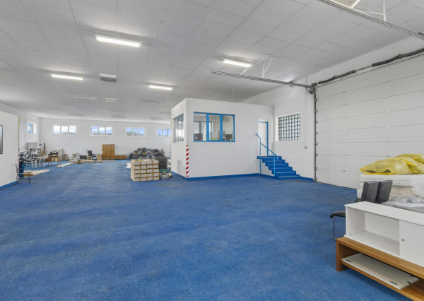 Na predaj investičná priemyselná hala v obci Trnávka