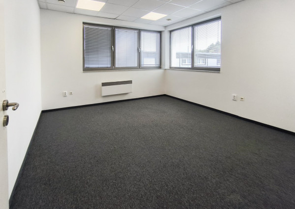 Na prenájom kancelárske priestory s parkingom a výmerou 30 m2 v Lamači