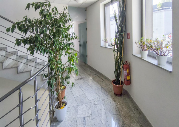 Na prenájom kancelárske priestory s parkingom a výmerou 30 m2 v Lamači