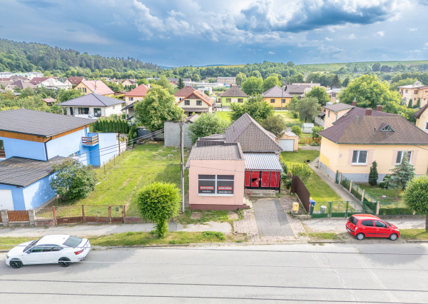Na predaj rozľahlý pozemok s rodinným domom vo Veľkom Šariši