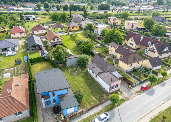 Na predaj rozľahlý pozemok s rodinným domom vo Veľkom Šariši