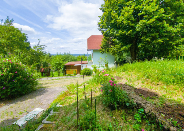 Na predaj rekreačná chata v jedinečnom prostredí Malých Karpát v Sološnici