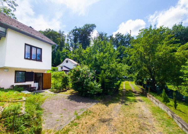 Na predaj rekreačná chata v jedinečnom prostredí Malých Karpát v Sološnici