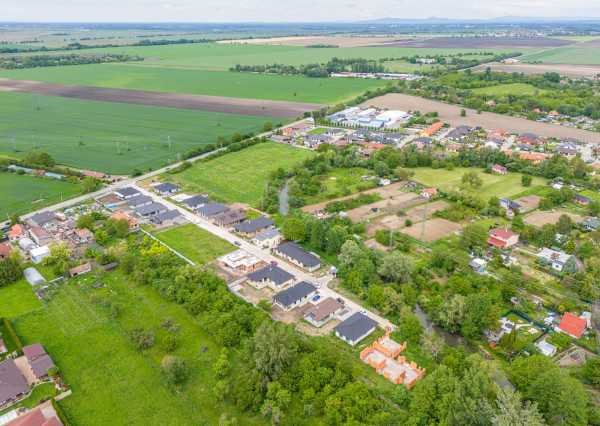 Na predaj nadštandardná 5-izbová novostavba rodinného domu v pokojnej časti Nových Zámkov