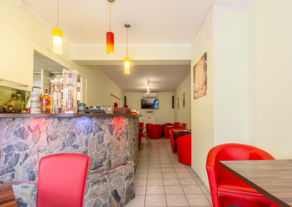 Na predaj gastroprevádzka s vonkajšou terasou v Karlovej Vsi