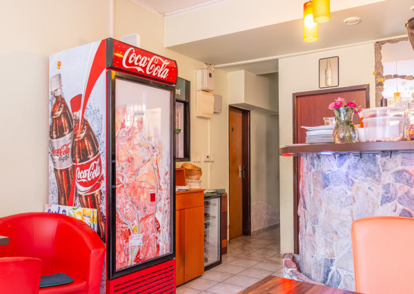 Na predaj gastroprevádzka s vonkajšou terasou v Karlovej Vsi