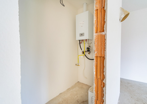 Na predaj priestranný 4-izbový bungalov s terasou v Hrnčiarovciach nad Parnou