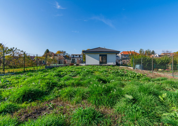 Na predaj jedinečný 4-izbový rodinný dom s terasou v Hrnčiarovciach nad Parnou