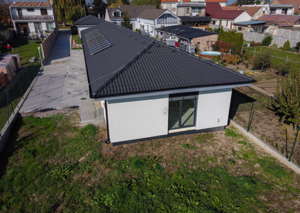 Na predaj jedinečný 4-izbový rodinný dom s terasou v Hrnčiarovciach nad Parnou