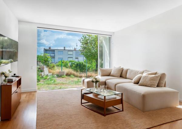 Na predaj nadštandardný 3-izbový byt s vlastnou záhradou v Kráľovej pri Senci