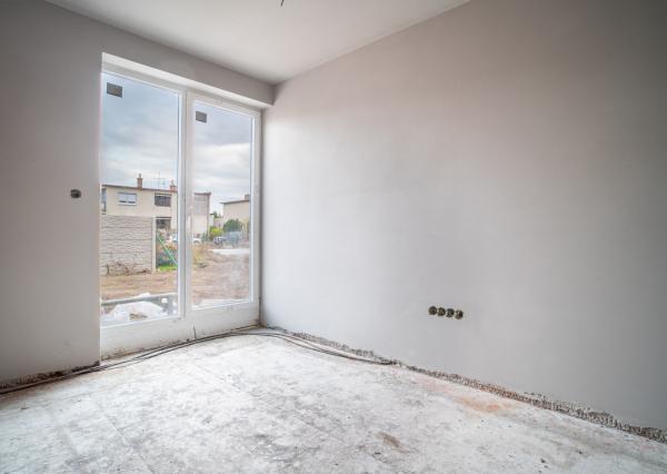 Na predaj nadštandardný 3-izbový byt s vlastnou záhradou v Kráľovej pri Senci