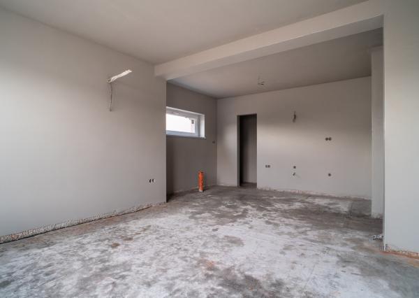 Na predaj nadštandardný 3-izbový byt s vlastnou záhradou v Kráľovej pri Senci