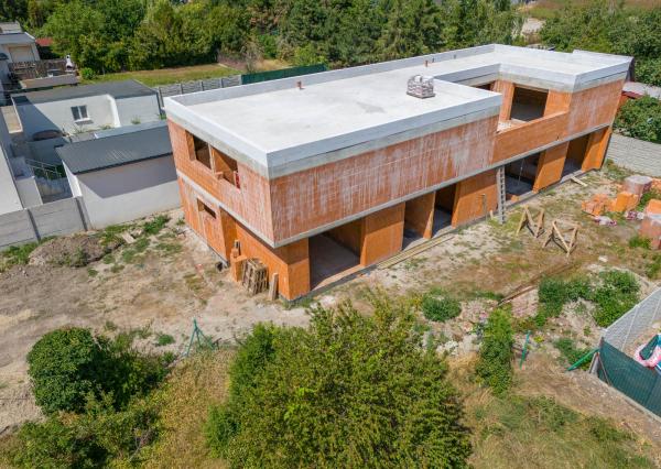 Na predaj nadštandardný 3-izbový byt s vlastnou záhradou v Kráľovej pri Senci