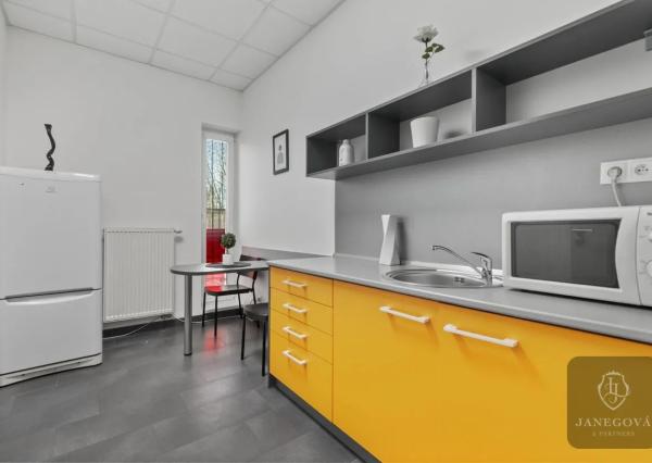 PREVÁDZKOVO - UBYTOVACIA BUDOVA KTORÁ GENERUJE ZAUJÍMAVÉ ZISKY