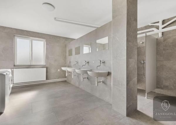 PREVÁDZKOVO - UBYTOVACIA BUDOVA KTORÁ GENERUJE ZAUJÍMAVÉ ZISKY