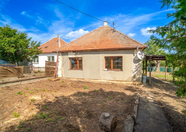 Na predaj rodinný dom s rozľahlým pozemkom v obci Nové Sady