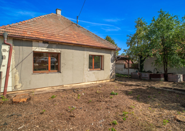 Na predaj rodinný dom s rozľahlým pozemkom v obci Nové Sady