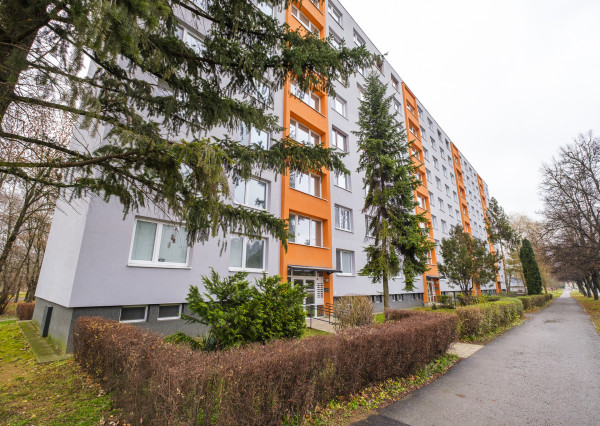 REZERVOVANÉ: Na predaj slnečný 4-izbový byt na Námestí Kráľovnej pokoja v Prešove