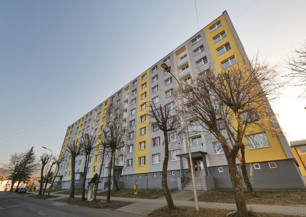 Na predaj 4-izbový byt s loggiou v centre mesta Snina