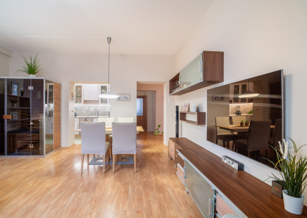 Na predaj kompletne zariadený 3-izbový byt v Trenčíne