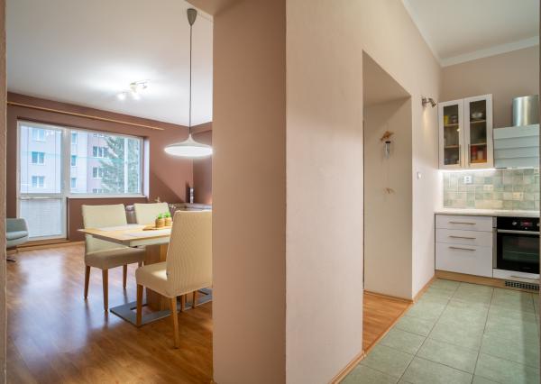 Na predaj kompletne zariadený 3-izbový byt v Trenčíne