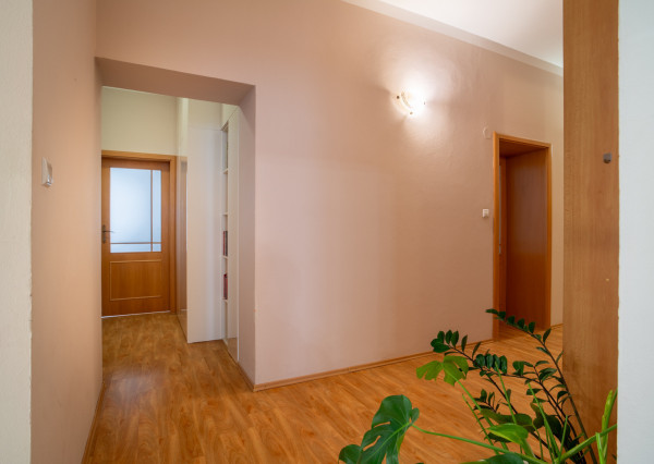 Na predaj kompletne zariadený 3-izbový byt v Trenčíne