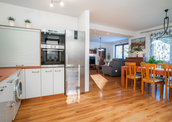 REZERVOVANÉ - Na predaj klimatizovaný 4-izbový rodinný dom s garážou a možnosťou prerobenia na 5-izbový v Senci