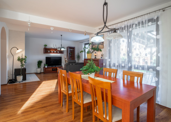 REZERVOVANÉ - Na predaj klimatizovaný 4-izbový rodinný dom s garážou a možnosťou prerobenia na 5-izbový v Senci