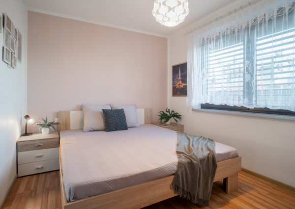 REZERVOVANÉ - Na predaj klimatizovaný 4-izbový rodinný dom s garážou a možnosťou prerobenia na 5-izbový v Senci