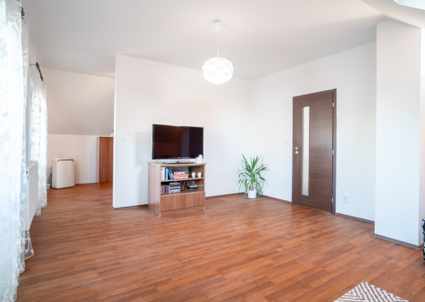 REZERVOVANÉ - Na predaj klimatizovaný 4-izbový rodinný dom s garážou a možnosťou prerobenia na 5-izbový v Senci