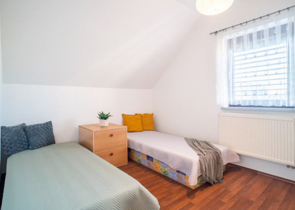 REZERVOVANÉ - Na predaj klimatizovaný 4-izbový rodinný dom s garážou a možnosťou prerobenia na 5-izbový v Senci