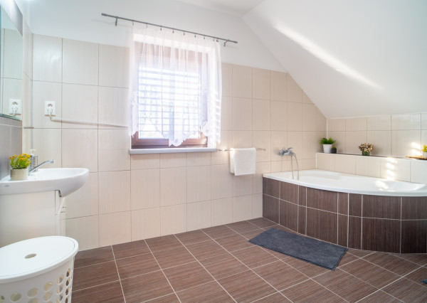 REZERVOVANÉ - Na predaj klimatizovaný 4-izbový rodinný dom s garážou a možnosťou prerobenia na 5-izbový v Senci