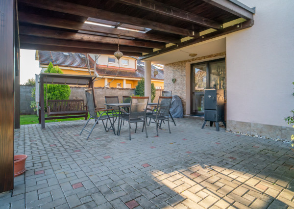 REZERVOVANÉ - Na predaj klimatizovaný 4-izbový rodinný dom s garážou a možnosťou prerobenia na 5-izbový v Senci