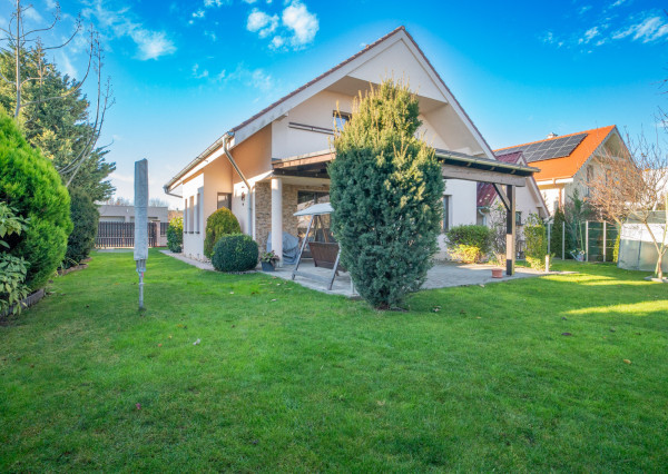 REZERVOVANÉ - Na predaj klimatizovaný 4-izbový rodinný dom s garážou a možnosťou prerobenia na 5-izbový v Senci