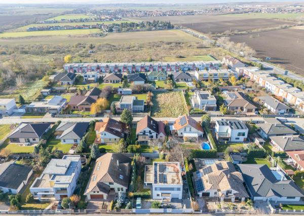 REZERVOVANÉ - Na predaj klimatizovaný 4-izbový rodinný dom s garážou a možnosťou prerobenia na 5-izbový v Senci