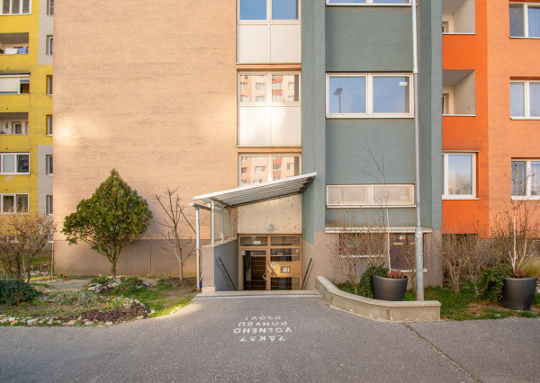 REZERVOVANÉ: Na predaj zrekonštruovaný 3-izbový byt vo vyhľadávanej časti Podunajských Biskupíc