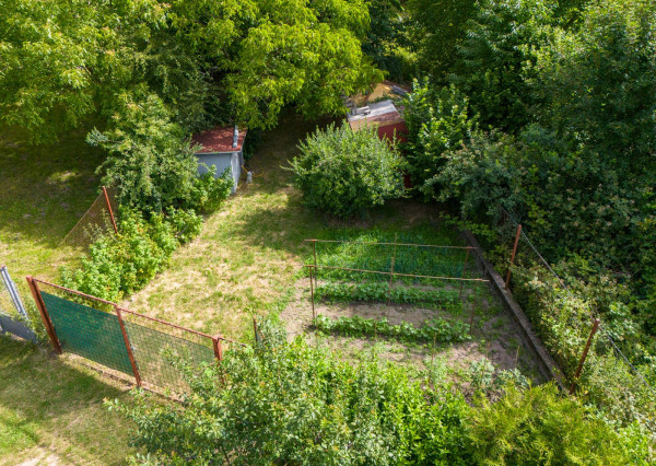 Na predaj rekreačný pozemok so záhradnou chatou v Stupave