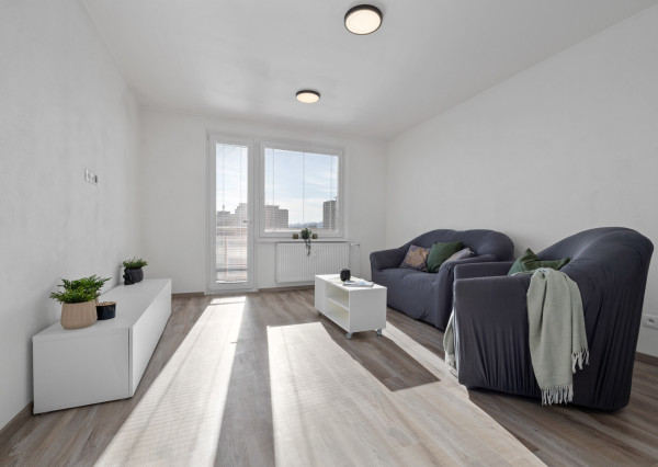 Na prenájom priestranný, moderný 2-izbový byt na Riazanskej ulici v Bratislave