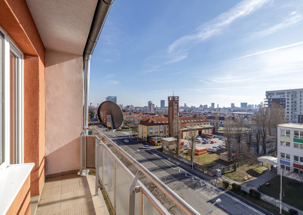 Na prenájom priestranný, moderný 2-izbový byt na Riazanskej ulici v Bratislave