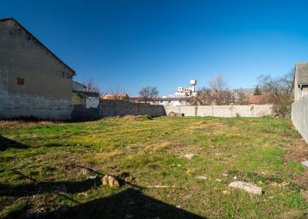 Na predaj rovinatý pozemok na výstavbu v Piešťanoch