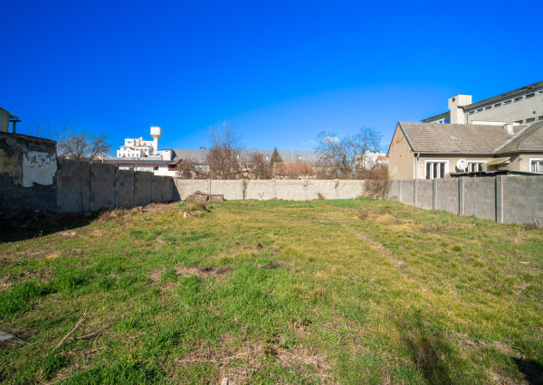 Na predaj rovinatý pozemok na výstavbu v Piešťanoch