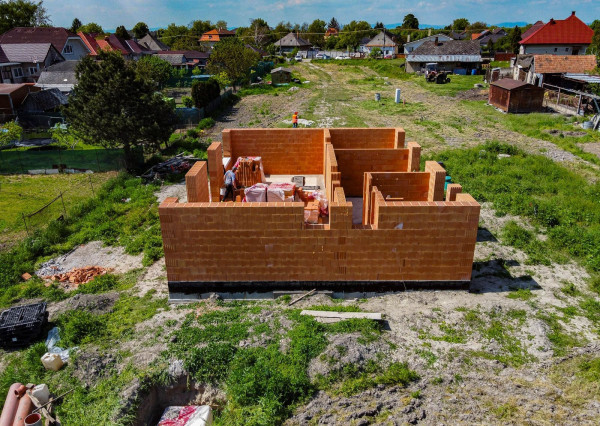 Na predaj 4-izbový dvojdom v obci Jelka, Čerešňová alej