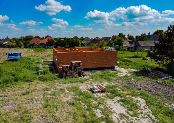 Na predaj 4-izbový dvojdom v obci Jelka, Čerešňová alej