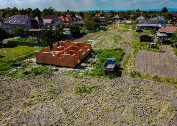 Na predaj 4-izbový dvojdom v obci Jelka, Čerešňová alej